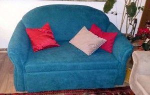 renowacja kanapy w turkusowy materiał  z fakturą boucle  wyk. własne TAPICERSTWO ŁÓDŹ