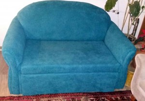 renowacja kanapy w turkusowy materiał  z fakturą boucle  wyk. własne TAPICERSTWO ŁÓDŹ