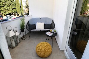 balcony-4990666_640
