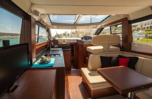motor-yacht-638392_1920 (1)